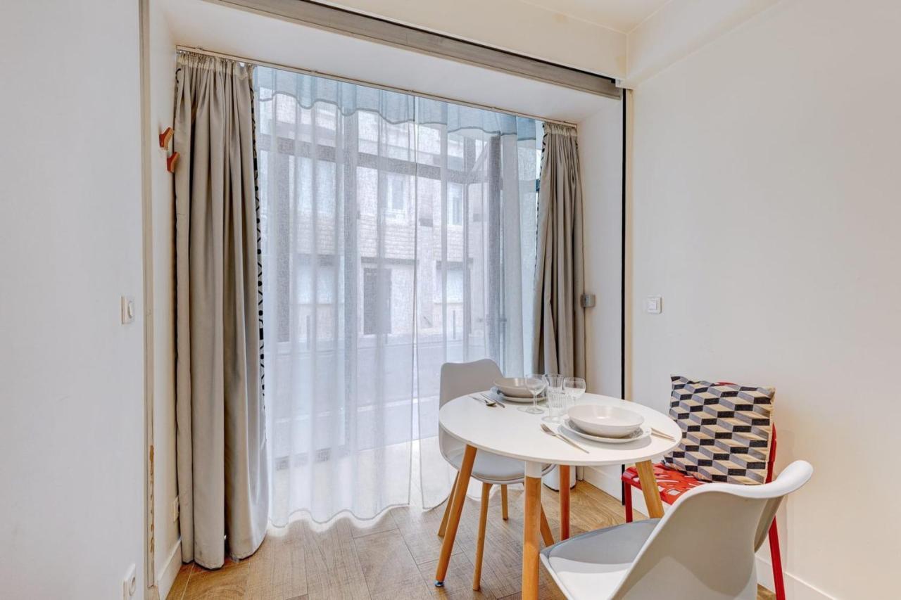 296 Ponceau - Superb In Parijs